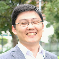 村中　直人